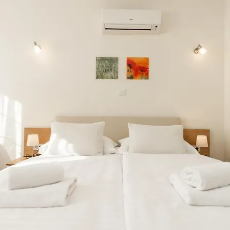 In With Balcony, Air Conditioning, Wifi, Washing Machine