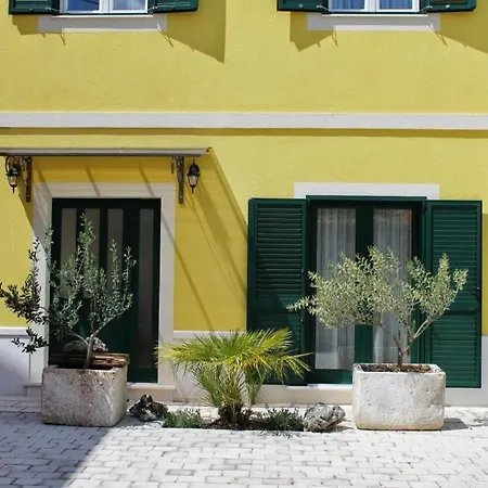 In With Balcony, Air Conditioning, Wifi, Washing Machine * Skradin