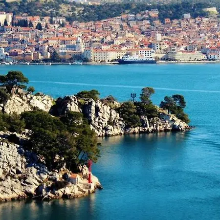 Guest house In With Balcony, Air Conditioning, Wifi, Washing Machine Skradin