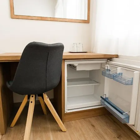 In With Balcony, Air Conditioning, Wifi, Washing Machine Guest house Skradin