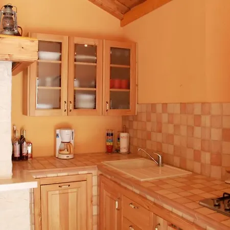 Guest house In With Balcony, Air Conditioning, Wifi, Washing Machine