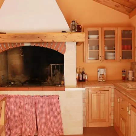 In With Balcony, Air Conditioning, Wifi, Washing Machine