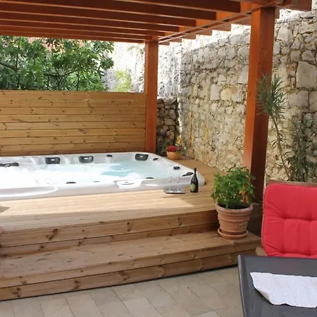 In With Balcony, Air Conditioning, Wifi, Washing Machine Guest house Skradin
